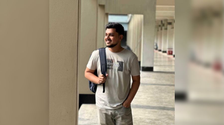 স্নাতক পাসের আগেই কী করে প্রথম শ্রেণির চাকরি পেলেন রাবির শিক্ষার্থী?